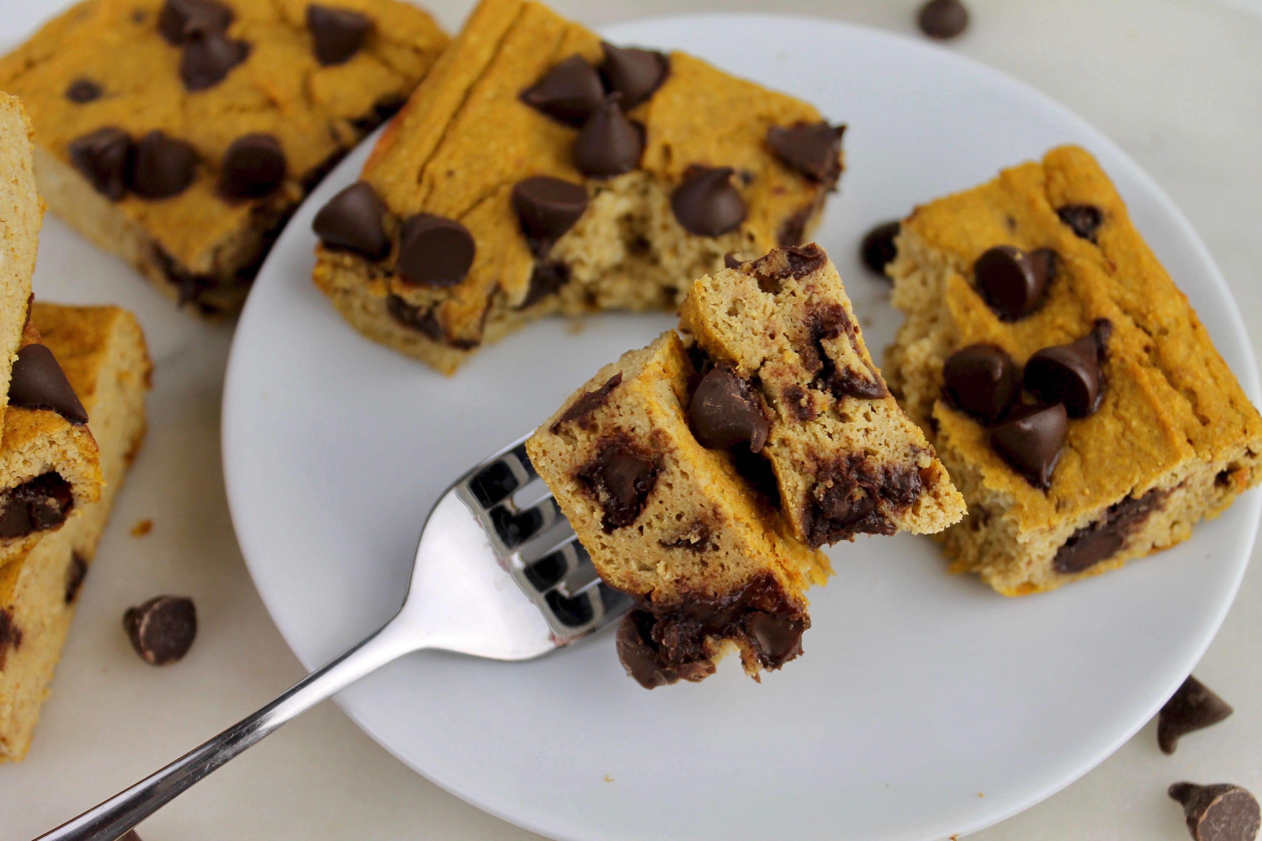 CHOCOLATE CHIP BLONDIE