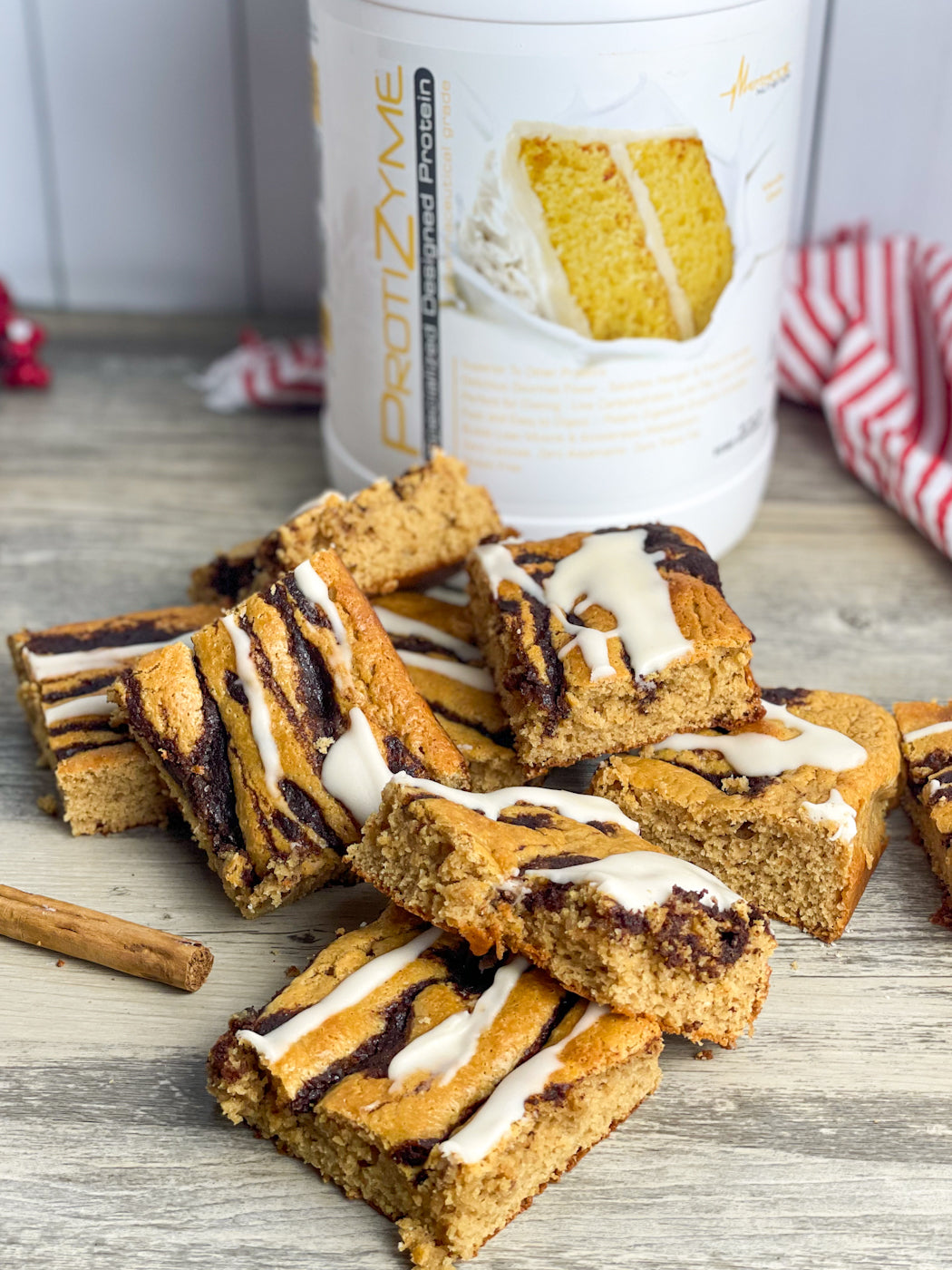 Cinnamon Roll Protein Blondies