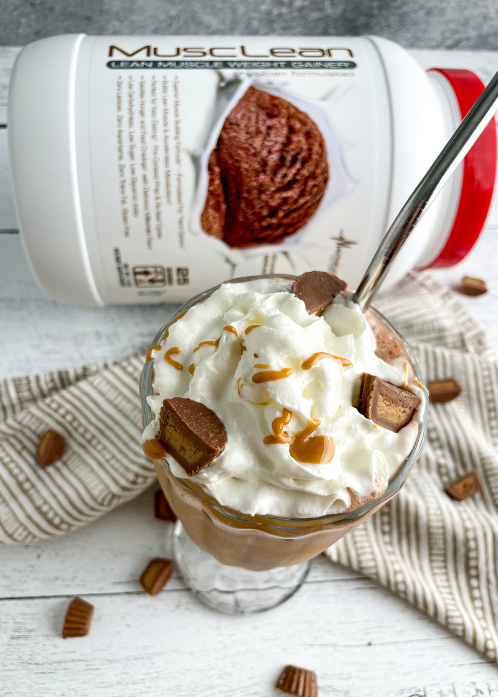 PEANUT BUTTER CUP PROTEIN MILKSHAKE