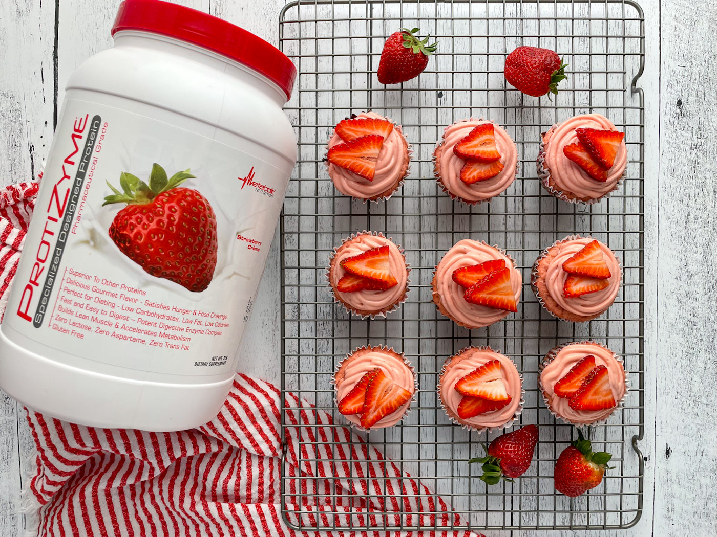 STRAWBERRY PROTEIN CUPCAKES