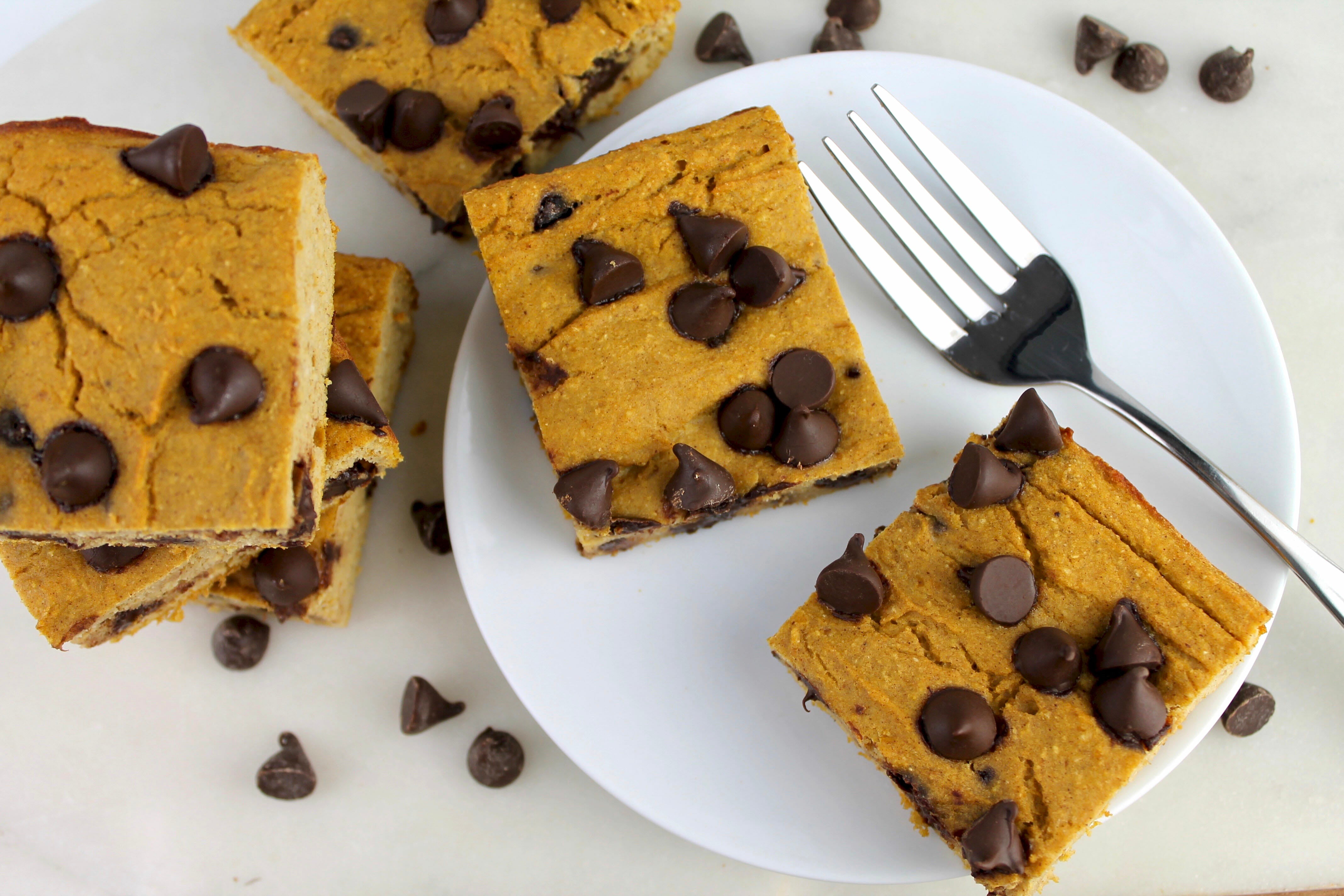 CHOCOLATE CHIP BLONDIE