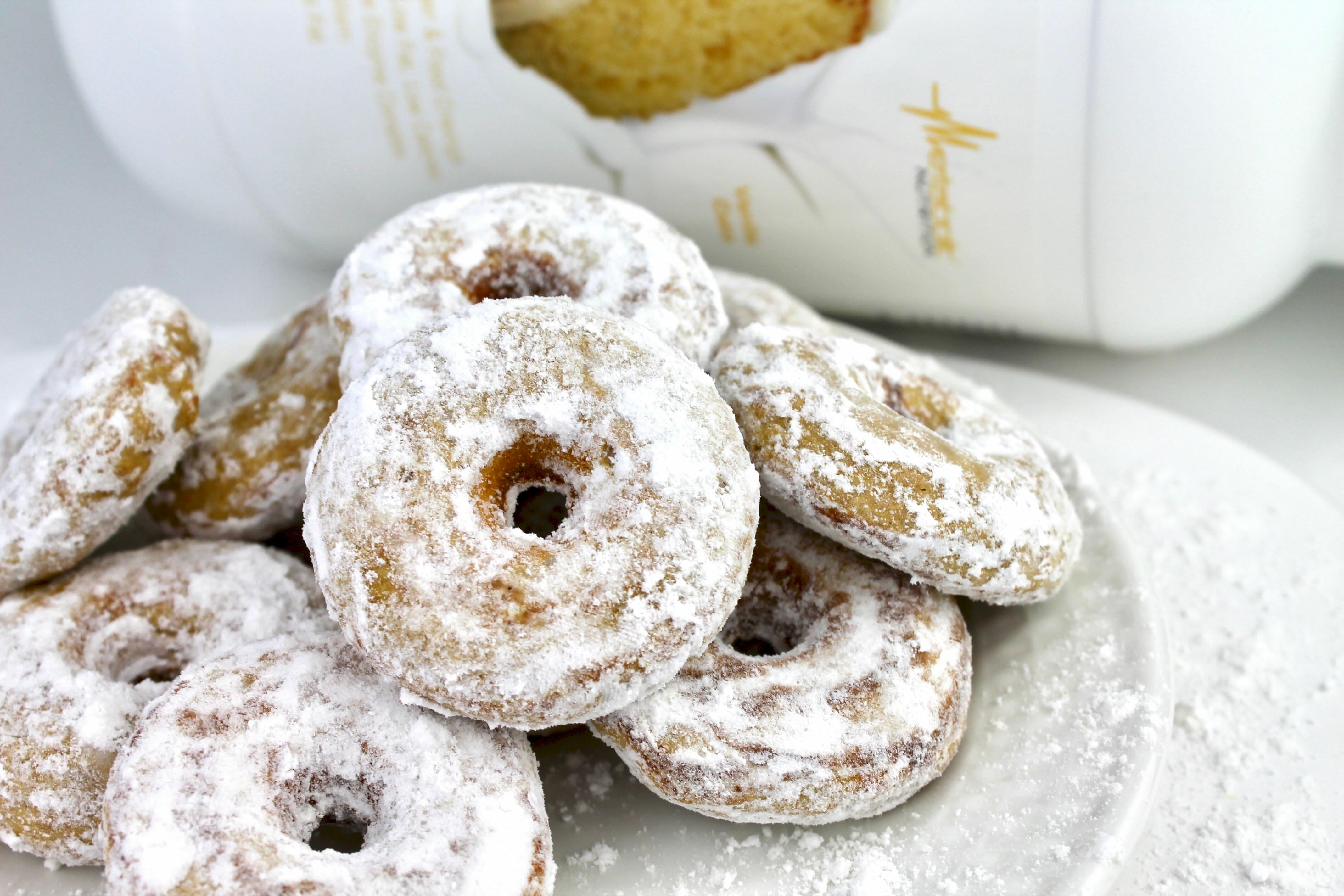 MINI POWDERED DONUTS